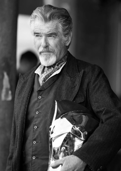Pierce Brosnan photo