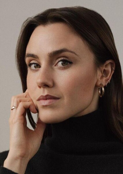 Poppy Drayton photo