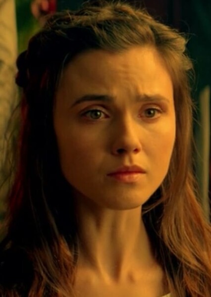 Poppy Drayton photo