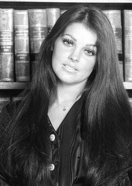 Priscilla Presley photo