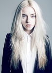 Pyper America Smith as Elsa in Fairytales 