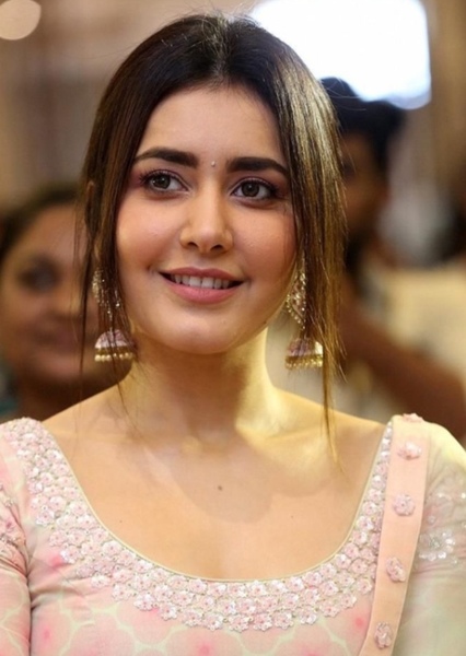 Raashii Khanna photo