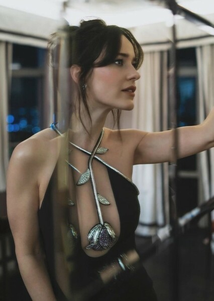 Rachel Brosnahan photo
