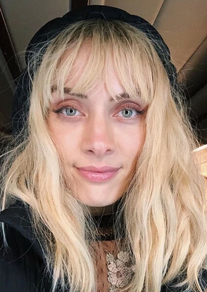 Rachel Skarsten photo