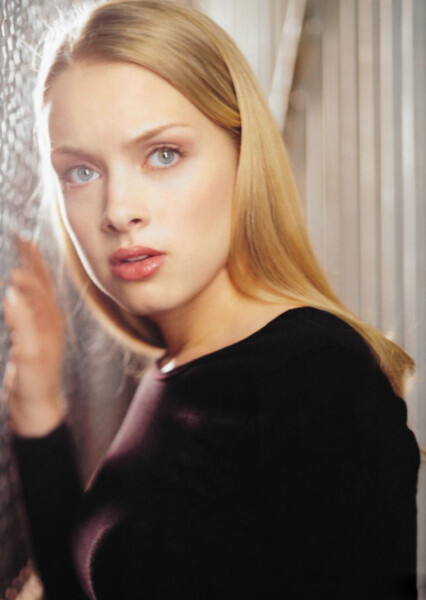 Rachel Skarsten photo