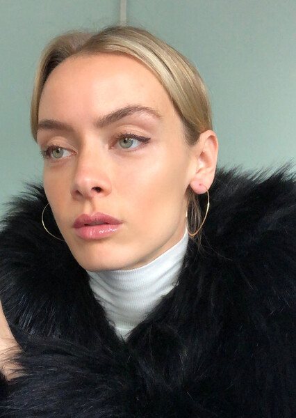 Rachel Skarsten photo