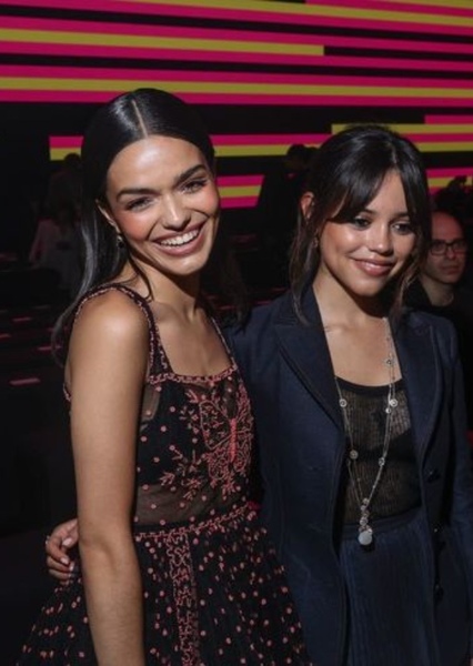 Rachel Zegler and Jenna Ortega photo