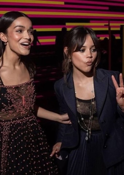 Rachel Zegler and Jenna Ortega photo