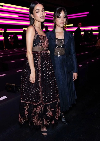 Rachel Zegler and Jenna Ortega photo