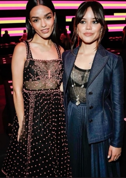 Rachel Zegler and Jenna Ortega photo
