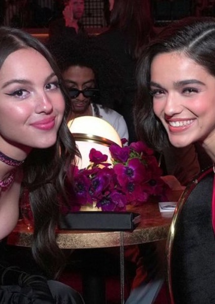 Rachel Zegler and Olivia Rodrigo photo