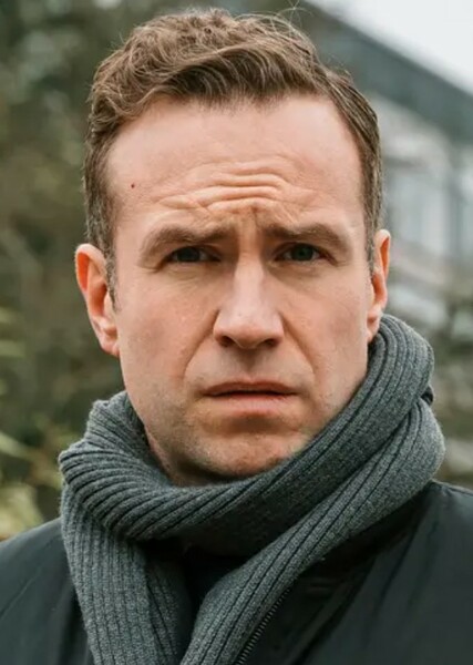 Rafe Spall photo