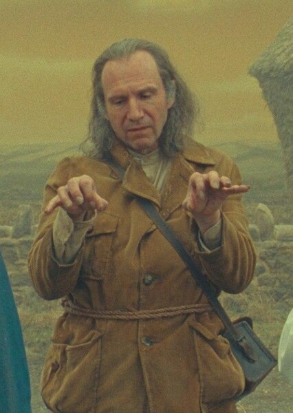 Ralph Fiennes photo