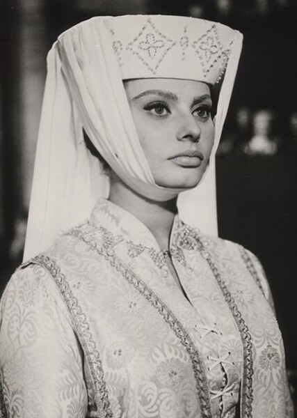 Raquel Welch photo