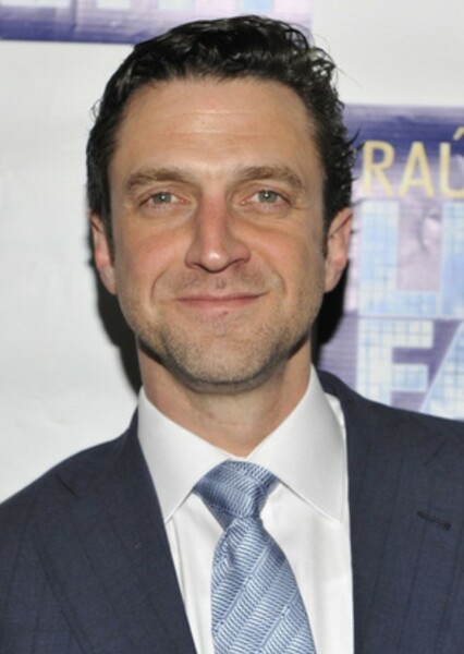 Raúl Esparza photo