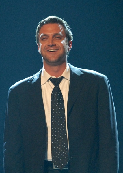 Raúl Esparza photo