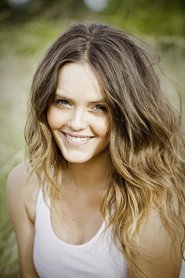 Rebecca Breeds photo