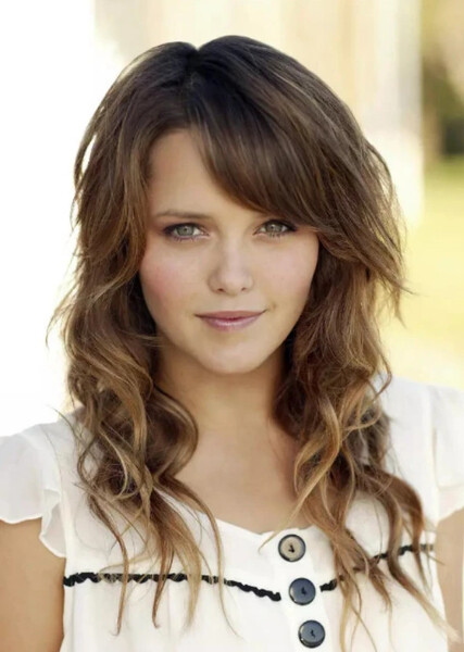 Rebecca Breeds photo