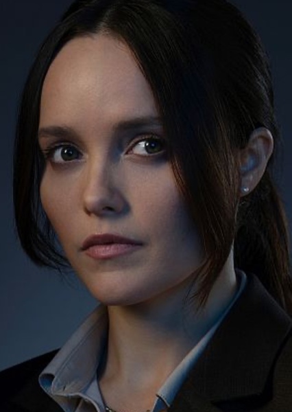 Rebecca Breeds photo
