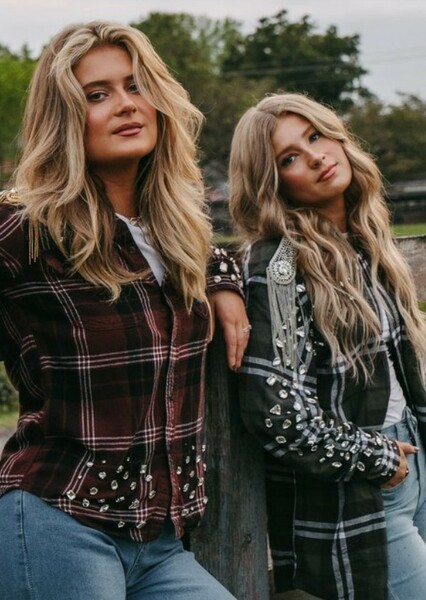 RENEE (Musical Duo) photo