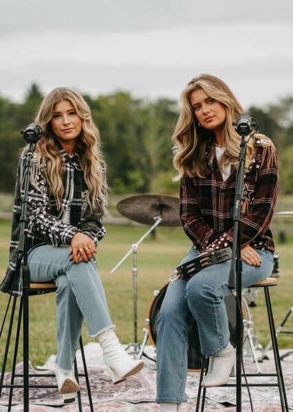 RENEE (Musical Duo) photo