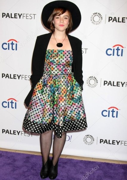 Renée Felice Smith photo