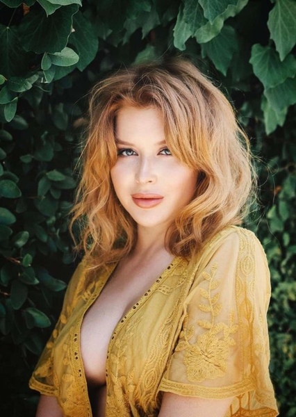Renee Olstead photo
