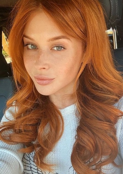 Renee Olstead photo