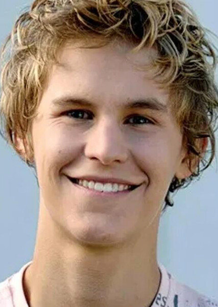 Rhys Wakefield photo