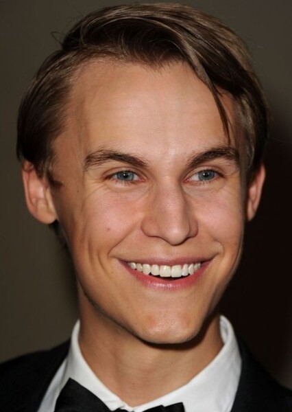 Rhys Wakefield photo