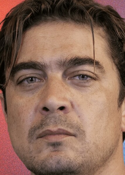 Riccardo Scamarcio photo