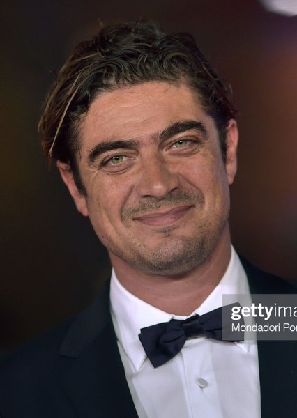 Riccardo Scamarcio photo