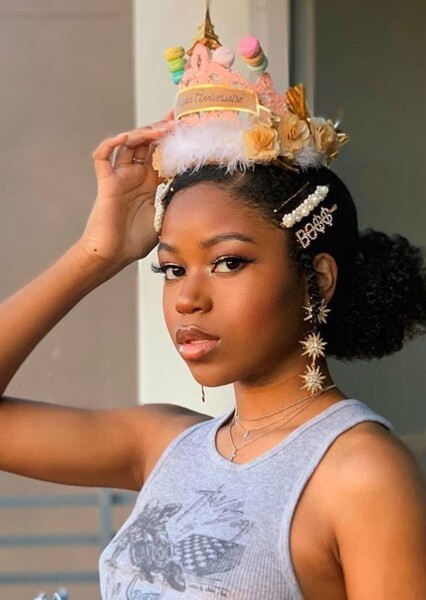 Riele Downs photo