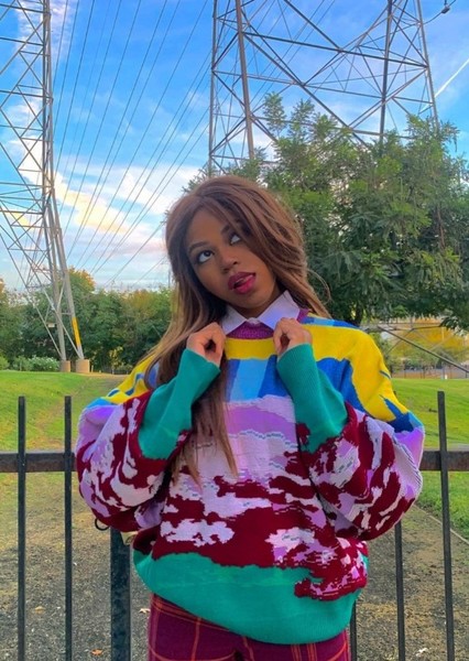 Riele Downs photo