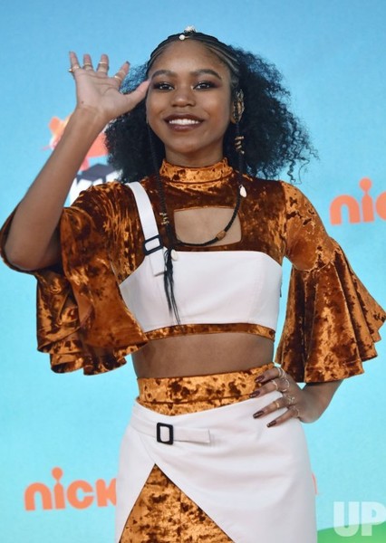 Riele Downs photo