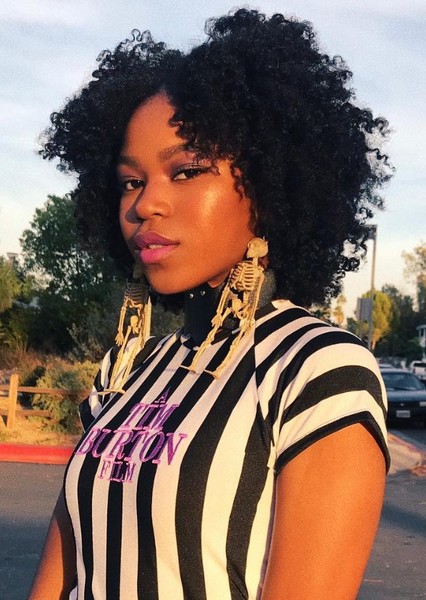 Riele Downs photo