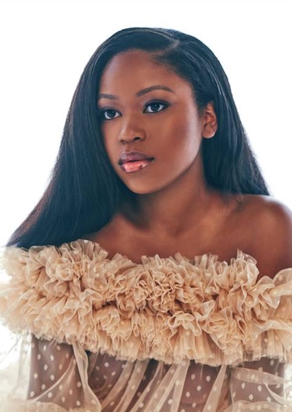 Riele Downs photo