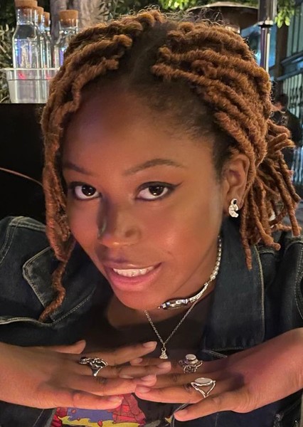 Riele Downs photo