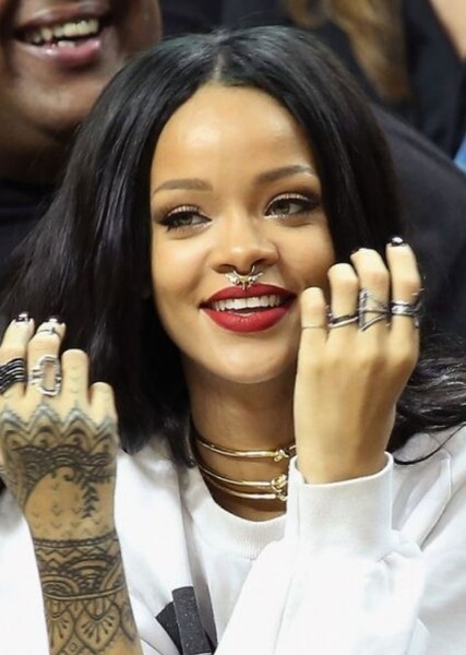 Rihanna photo