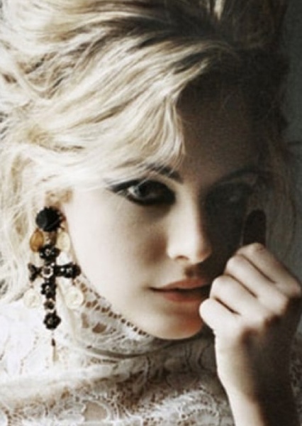 Riley Keough photo