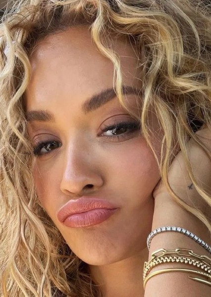Rita Ora photo