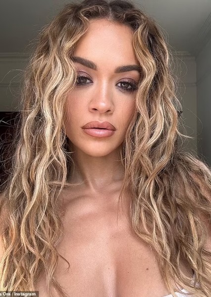 Rita Ora photo