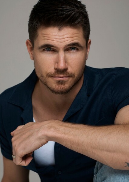 Robbie Amell