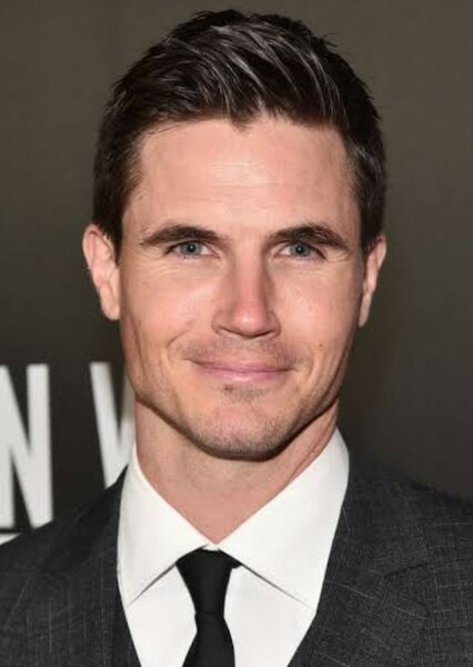 Robbie Amell photo