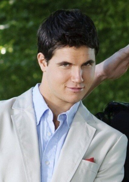Robbie Amell photo