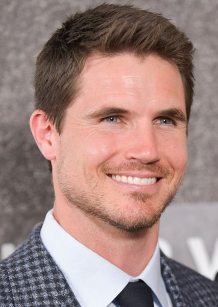 Robbie Amell photo