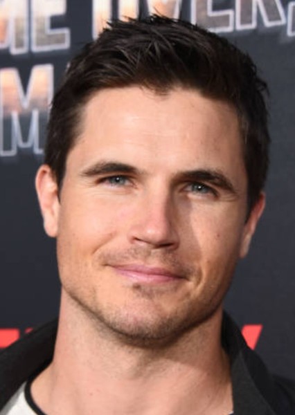 Robbie Amell photo