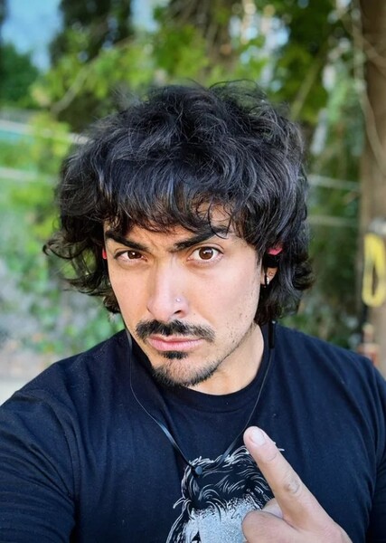 Robbie Daymond photo