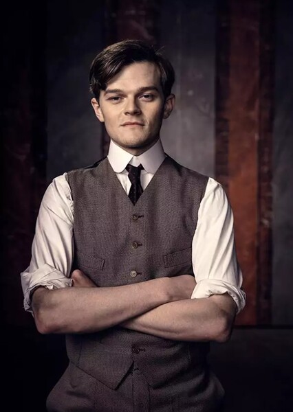 Robert Aramayo photo