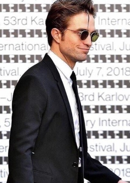 Robert Pattinson photo